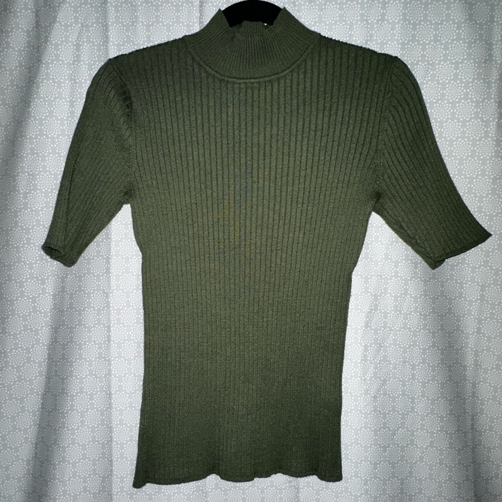 Olive Green Ribbed Turtleneck Short Sleeve Top, Size Medium